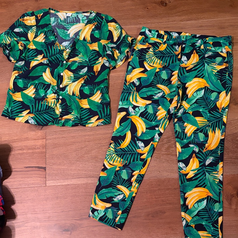 Old Navy Tropical Banana Print - top size XS, pants size 8